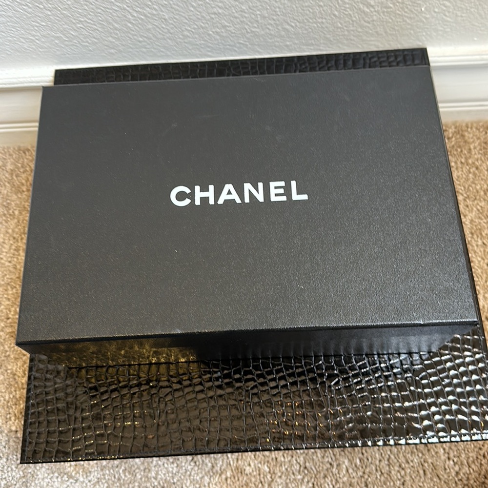 Stunning Chanel lamb skin mules. - Picture 7 of 9